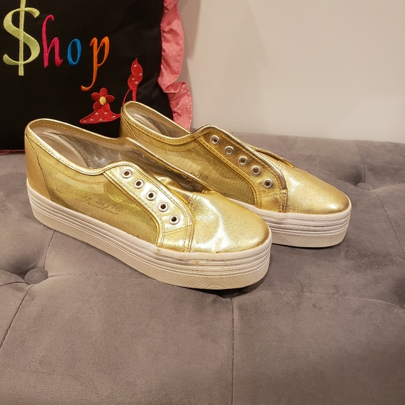 Shoes - Picture 2 of 3